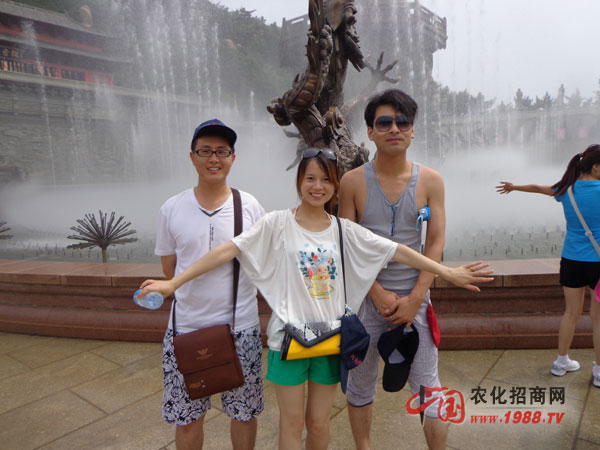 一美女獨擋兩帥哥
