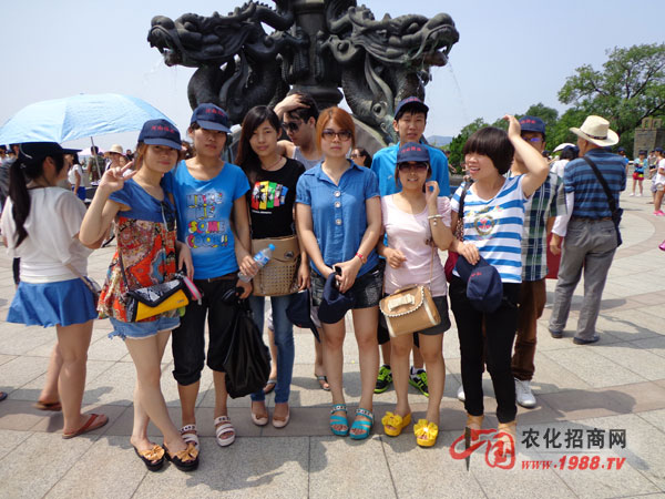 哈哈 頂不住太陽(yáng)曬了吧