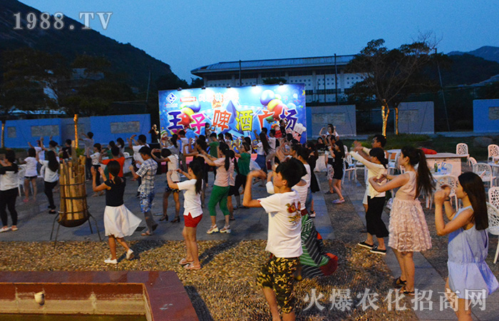 �ں�һ�������B�Ƹ�֮��