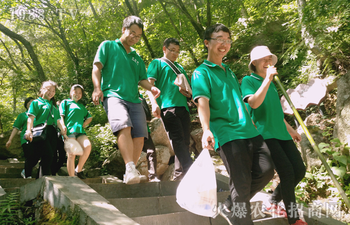 山高人為峰,路遠腳更長!