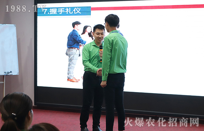 讓禮儀融入每個細(xì)節(jié),從容優(yōu)雅過一生!