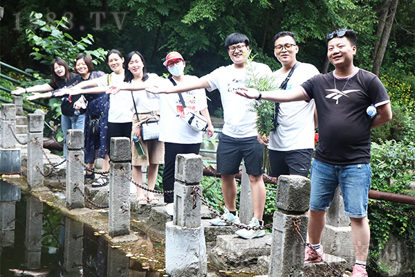 跟著火爆網(wǎng)游老君山,放松心情,傳承國學(xué)經(jīng)典