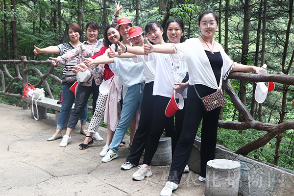 胸懷夢(mèng)想、學(xué)會(huì)感恩、團(tuán)結(jié)互助、才能走得更遠(yuǎn)