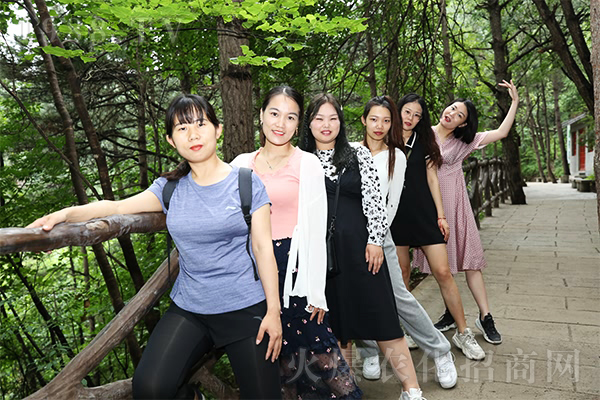 胸懷夢(mèng)想、學(xué)會(huì)感恩、團(tuán)結(jié)互助、才能走得更遠(yuǎn)